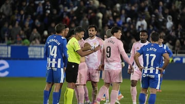 04/01/26 PARTIDO PRIMERA DIVISION
ALAVES - REAL OVIEDO
PROTESTAS ARBITRO GIL MANZANO