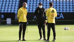 Eduardo Coudet durante un entrenamiento en Bala&iacute;dos.