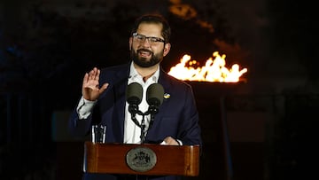 El Presidente de la República, Gabriel Boric, recibe por primera vez en Chile el Fuego Panamericano.