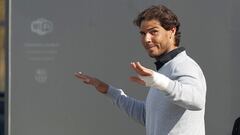 Nadal, en el Camp Nou con la mano vendada.