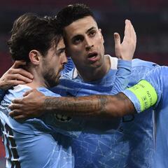 Guardiola enchufa a Cancelo: "Parece el número 10"