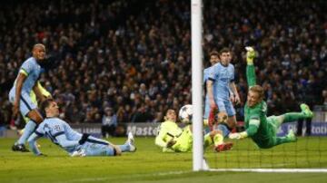Luis Suárez anotó el segundo gol. 0-2.