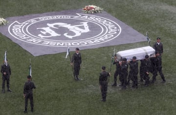 Estadio arena Condá en Chapecó, donde se celebra el homenaje a los jugadores y miembros del equipo técnico del club, fallecidos en el accidente aéreo en Colombia. 