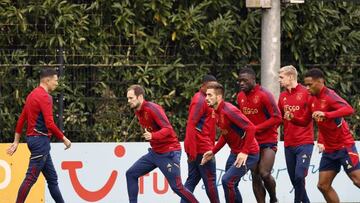 AMSTERDAM - (LR) Steven Berghuis of Ajax, Daley Blind of Ajax, Steven Bergwijn of Ajax, Dusan Tadic of Ajax, Brian Brobbey of Ajax, Kenneth Taylor of Ajax, Jurrien Timber of Ajax during the training session prior to the Champions League match between Ajax Amsterdam and SSC Napoli at sports complex de Toekomst on October 3, 2022 in Amsterdam, Netherlands. ANP MAURICE VAN STEEN (Photo by ANP via Getty Images)