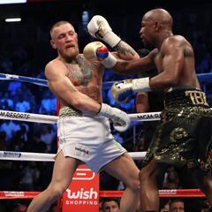 Floyd Mayweather vs Conor McGregor: Referee stops fight in the 10th round