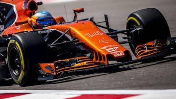 VXH72 SOCHI (RUSIA) 28/04/2017.- El piloto español de Fórmula Uno Fernando Alonso, de McLaren, participa en los entrenamientos del Gran Premio de Rusia en el circuito de Sochi (Rusia) hoy, 28 de abril de 2017. EFE/Valdrin Xhemaj