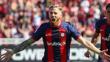Iker Muniain celebra su primer gol con San Lorenzo.