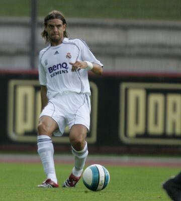 La mala suerte se cebó con él en el Real Madrid. Se estrenó en la campaña 2005/2006, marcándose un gol en propia meta ante el Athletic y siendo expulsado después. En total jugó 14 partidos en dos temporadas con el Real Madrid.