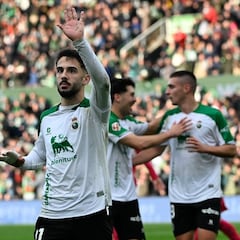 El Racing espabila a tiempo contra un Tenerife superior