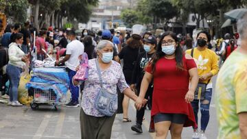 Personas paseando por las calles de Lima en plena pandemia del coronavirus
 22/12/2020