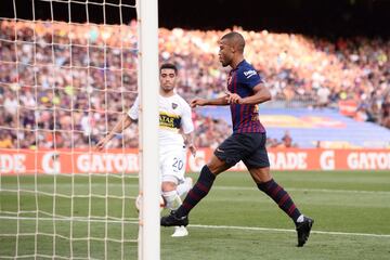 ¡Qué golazo de Rafinha! Pared en la frontal con Suárez, que la devuelve de primeras a Rafinha y el brasileño, dentro del área, la controla con el pecho, hace un sombrero a Andrada y ya a puerta vacía remacha el gol. ¡Espectacular!