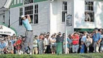<b>EL TIGRE. </b>Woods se estrenó así. Al final acabó con 71, como Martín.