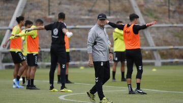 Mel: "El gol se compra con dinero, porque no se enseña"