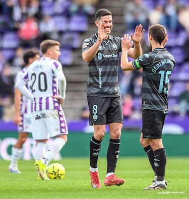 El Castellón sigue intratable. Esta jornada goleó al Valladolid, en Zorrilla (0-4). Barri hizo un doblete. Primero marcó con un testarazo; y después, tiró de recurso para meter el tacón (de volea), en un balón en área pequeña.