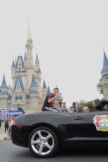 Chicharito disfrutó en Disney.