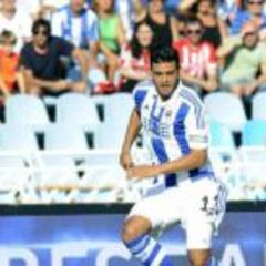 Vela y Reyes completaron 90 minutos en el empate de la Real