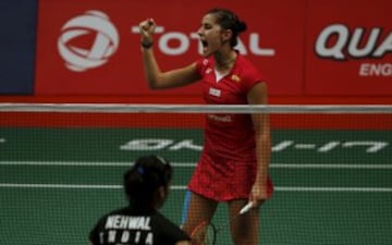 Carolina Marín celebrando un punto durante el partido.