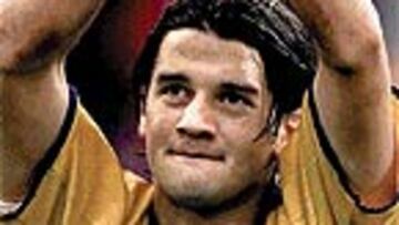 <b>DE GARANTÍAS.</b> Chivu demuestra un gran aplomo en el Ajax.