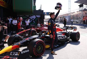 Alegría de Max Verstappen tras proclamarse campeón en Países Bajos.