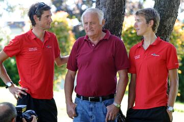 Johny Schleck (1942) fue profesional de 1965 a 1974 en dos equipos, el Pelforth-Sauvage-Lejeune y el Bic. Corrió el Tour de Francia al servicio del vencedor de 1968, Jan Janssen, y del de 1973, Luis Ocaña. Su mayor éxito lo consiguió al ganar una etapa en la Vuelta a España de 1970. También tiene dos Campeonatos de Luxemburgo. Frank Schleck (1980), su hijo mayor, fue cinco veces campeón de Luxemburgo, se llevó dos etapas en el Tour y una en la Vuelta, además de subir al podio de los Campos Elíseos en 2011. Conquistó la Amstel y la Vuelta a Suiza, y en el Tour de 2012 dio positivo por un diurético y le sancionaron con un año sin competir. Corrió en De Nardi, Festina, CSC y Trek. Andy Schleck (1985), el menor, fue uno de los grandes rivales de Alberto Contador. Venció en el Tour de 2010 por descalificación del madrileño, y quedó segundo en los de 2009 y 2011, así como en el Giro de 2007. Se anotó tres parciales en la ronda gala y en su palmarés luce una gran clásica, la Lieja de 2009. Compitió en las estructuras del CSC y Trek.