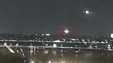 Una cámara de seguridad capta de forma nítida el momento de la colisión aérea sobre Washington
