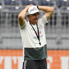 Goleada de Uruguay provocó la aparición del #FueraTuca