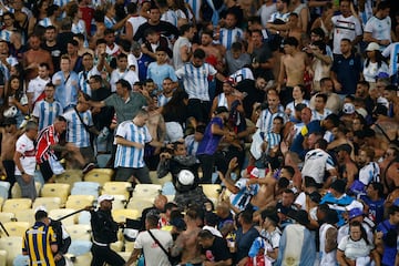 Las lamentables imágenes de la pelea en las gradas de Maracaná