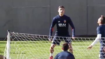 Ferrán Torres se entrena por primera vez con el Valencia