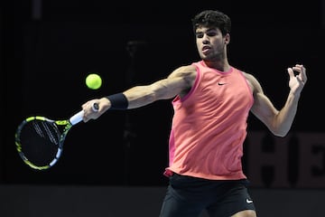 Riyadh (Saudi Arabia), 16/10/2024.- Carlos Alcaraz of Spain in action during his match against Holger Rune of Denmark at the Six Kings Slam exhibition tennis tournament in Riyadh, Saudi Arabia, 16 October 2024. (Tenis, Dinamarca, Arabia Saudita, España) EFE/EPA/STR
