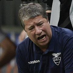 El 'Bolillo' habla solo 30 segundos tras derrota de Ecuador con Chile