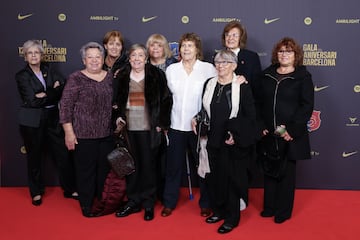 El primer equipo femenino del FC Barcelona en la alfombra roja del gran Teatro del Liceu.