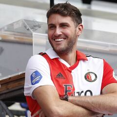 Santiago Giménez se queda 6 meses más con el Feyenoord