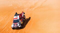 Al Attiyah pilota el Toyota durante la Abu Dhabi Desert Challenge.