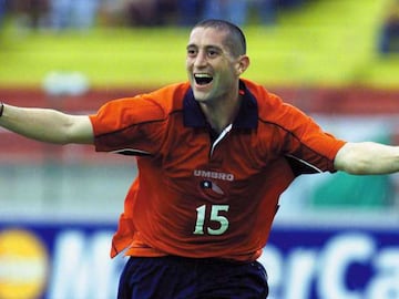 Cristián Montecinos fue el máximo goleador chileno del 2001. Anotó 34 goles entre Deportes Concepción, Al Wasl y La Roja.