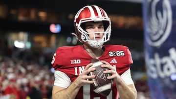 MIAMI GARDENS, FLORIDA - JANUARY 19: Fernando Mendoza #15 of the Indiana Hoosiers warms up prior to a game against the Miami Hurricanes in the 2026 College Football Playoff National Championship at Hard Rock Stadium on January 19, 2026 in Miami Gardens, Florida. Carmen Mandato/Getty Images/AFP (Photo by Carmen Mandato / GETTY IMAGES NORTH AMERICA / Getty Images via AFP)