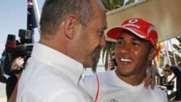 <b>AMIGOS. </b>Dennis y Hamilton, el duo que amargó la vida a Alonso.