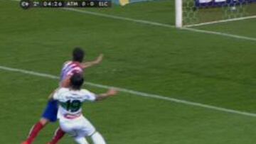 Imagen del penalti de Sapunaru a Diego Costa.