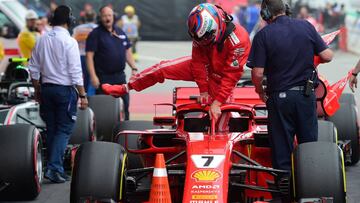 Ferrari's Finnish driver Kimi Raikkonen leaves his car after taking part in the qualifying session at the Circuit de Catalunya in Montmelo in the outskirts of Barcelona on May 12, 2018 ahead of the Spanish Formula One Grand Prix. / AFP PHOTO / PIERRE