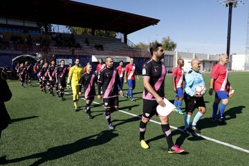 Hoy 1 de noviembre los veteranos del Torrejón y del Rayo Vallecano han goleado a la ELA en un partido solidario disputado en el Campo Municipal Las Veredillas.