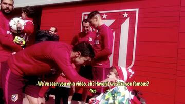 Esto es el Atleti: los jugadores sacan la mejor sonrisa a los ni?os