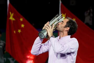 Las imágenes de la derrota de Nadal ante Federer en Shanghái