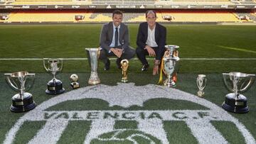 Marchena y Voro, con los títulos.