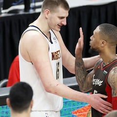 Jokic manda de vacaciones a Lillard