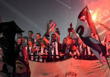 Un jugador del PAOK entra a jugar… ¡con el ligamento roto!