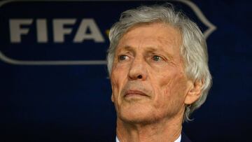 Colombia's coach Jose Pekerman looks on before the Russia 2018 World Cup Group H football match between Poland and Colombia at the Kazan Arena in Kazan on June 24, 2018. / AFP PHOTO / SAEED KHAN / RESTRICTED TO EDITORIAL USE - NO MOBILE PUSH ALERTS/D