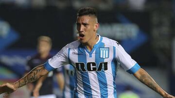 El atacante Ricardo Centurión expresó esta noche que se sintió “dolido” por los silbidos que recibió cuando fue nombrado en la fiesta de Racing.