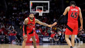 HOUSTON, TEXAS - FEBRUARY 10: Gary Trent Jr. #33 high fives Dalano Banton #45 of the Toronto Raptors during the second half against the Houston Rocketsat Toyota Center on February 10, 2022 in Houston, Texas. NOTE TO USER: User expressly acknowledges and agrees that, by downloading and or using this photograph, User is consenting to the terms and conditions of the Getty Images License Agreement. Carmen Mandato/Getty Images/AFP
== FOR NEWSPAPERS, INTERNET, TELCOS & TELEVISION USE ONLY ==