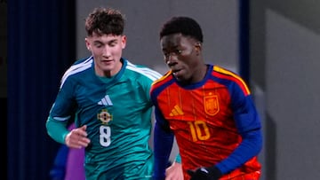 Tunkara, ante Escocia.