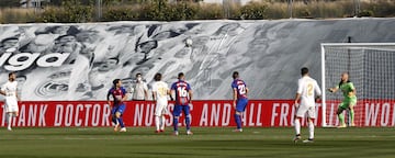 El jugador del Real Madrid, Toni Kroos, marca el 1-0 al Eibar. 