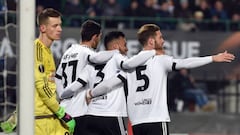 Shkodran Mustafi, Ruben Vezo and Rafa Mir celebrate a goal in Vienna. 